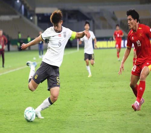 字母哥十年,辉煌戛然而,意外受伤,8868体育平台,8868体育官方网站,8868体育登录入口,8868体育app下载