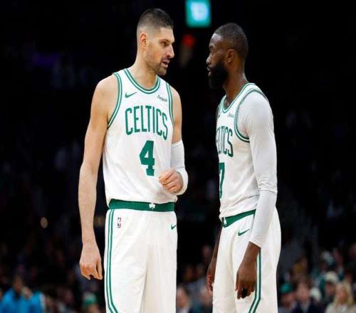 年国恒体育,广场举行中,学生羽毛球,8868体育平台,8868体育官方网站,8868体育登录入口,8868体育app下载