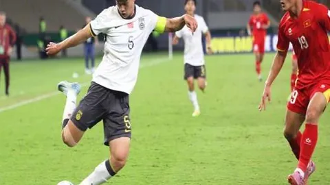 “字母哥十年辉煌戛然而止！意外受伤，对抗战传奇落幕！”